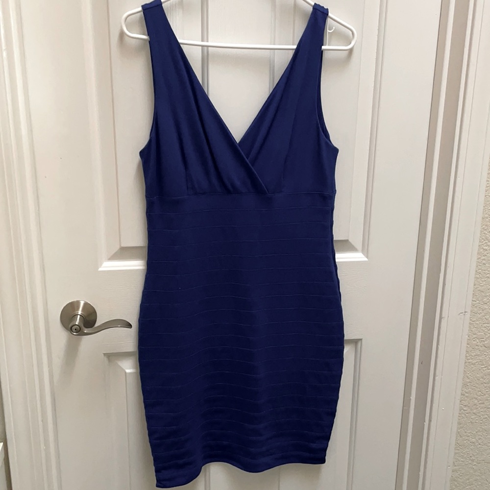 🌼Express low-v neck dress